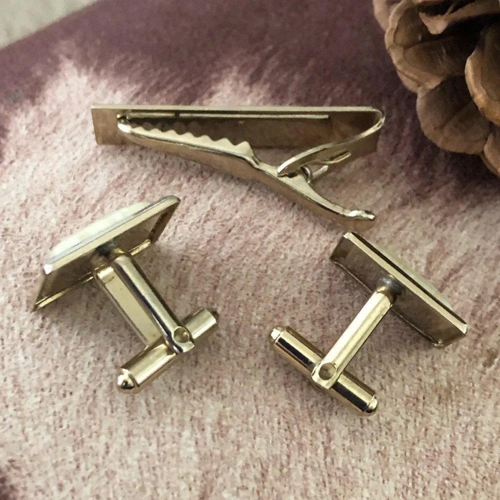 Vintage men’s golden marble cuff link tie bar set